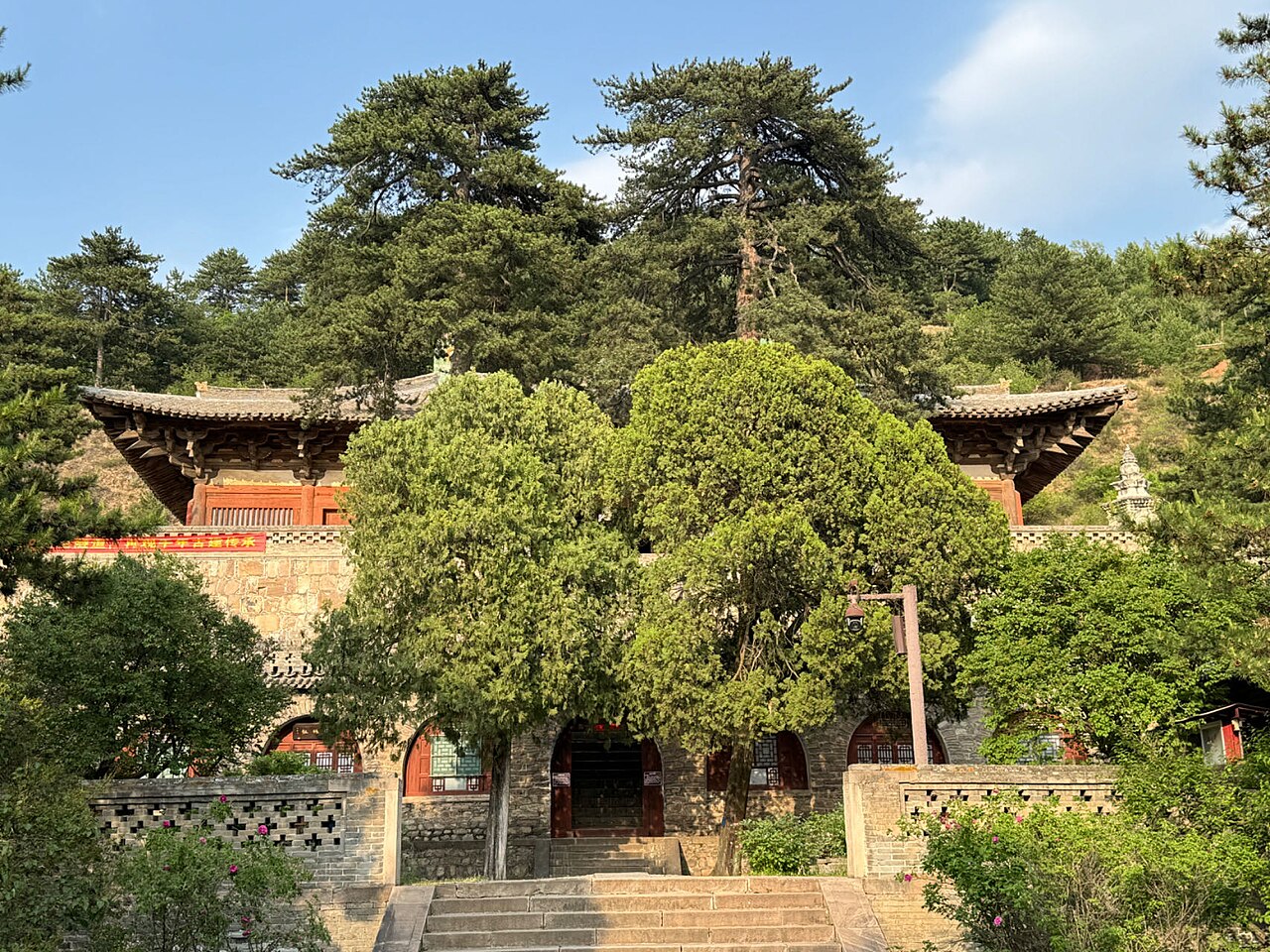 Foguang’s East Main Hall above a stone-faced terrace and trees